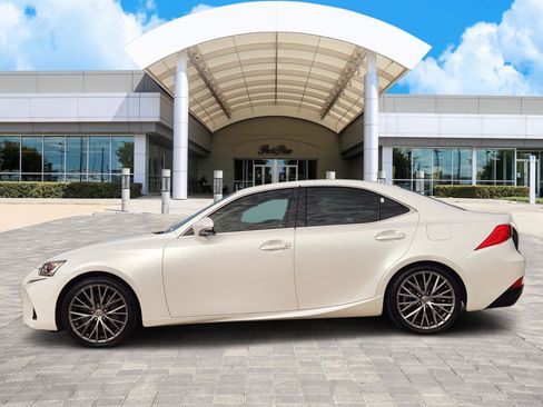 Used 2017 Lexus IS 200t image 3