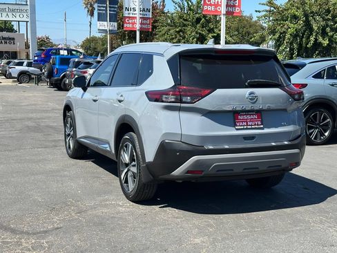 Used 2021 Nissan Rogue SL w/ Premium Package FWD image 4