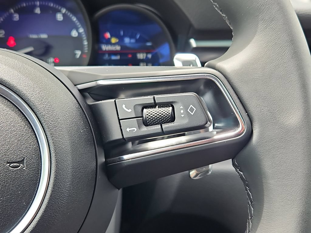 Certified 2026 Porsche Macan AWD/4WD image 22
