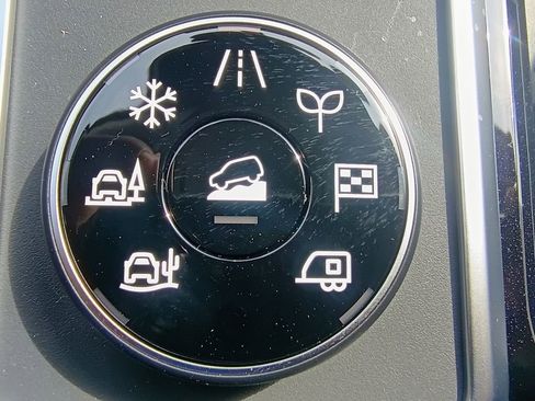 New 2026 Nissan Pathfinder Platinum image 23