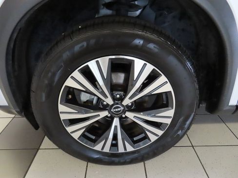 Used 2023 Nissan Rogue SV image 16