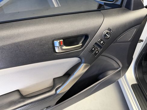 Used 2013 Hyundai Genesis 2.0T RWD image 10