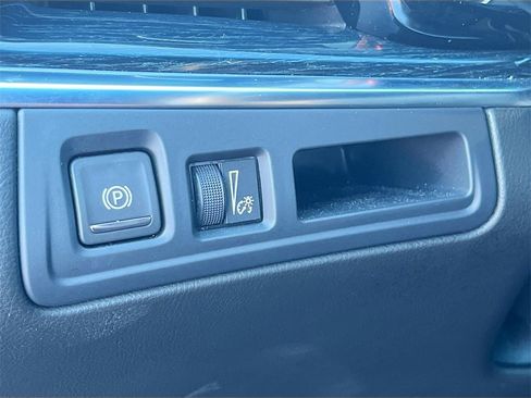 Certified 2025 Cadillac XT5 Premium Luxury image 9