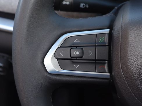 Used 2025 Jeep Compass Latitude AWD/4WD image 12