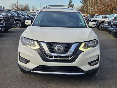 Used 2017 Nissan Rogue SV w/ Sun & Sound Touring Package image 2