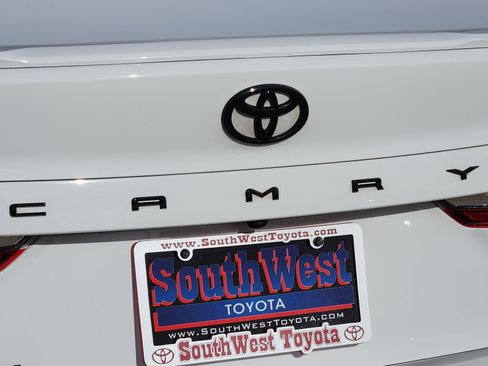 Used 2025 Toyota Camry SE w/ Convenience Package image 12