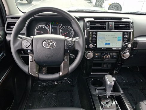 Used 2022 Toyota 4Runner TRD Off-Road Premium AWD/4WD image 10