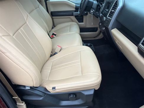 Used 2015 Ford F150 XLT image 12