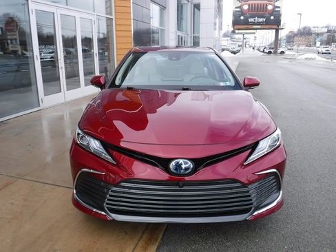 Used 2022 Toyota Camry XLE w/ Navigation Upgrade Package image 6