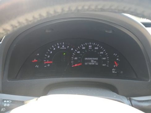 Used 2011 Toyota Camry XLE w/ SE/XLE Extra-Value Pkg FWD image 3