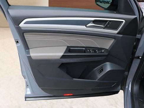 Used 2021 Volkswagen Atlas Cross Sport SEL image 11