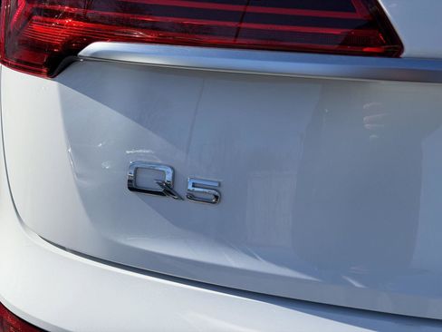 Used 2025 Audi Q5 2.0T Premium image 24