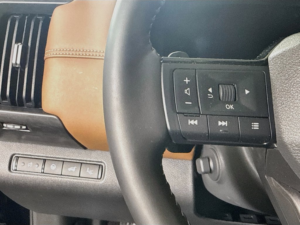 Certified 2026 Nissan Pathfinder Platinum AWD/4WD image 22