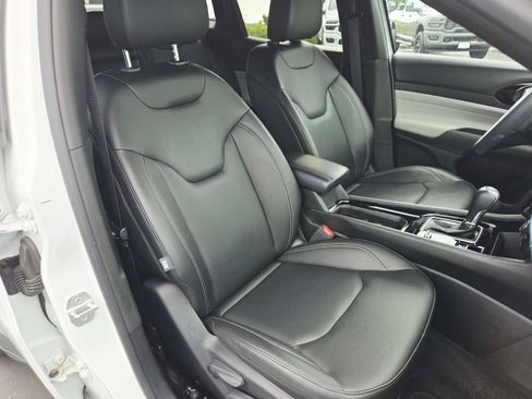 Used 2025 Jeep Compass Limited AWD/4WD image 16