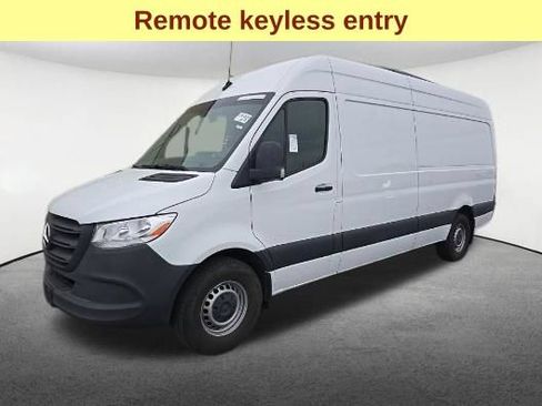 Used 2024 Mercedes-Benz Sprinter 2500 image 4