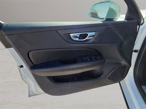 Used 2020 Volvo S60 T5 Momentum image 14