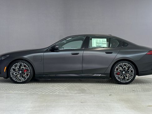 New 2026 BMW 550e xDrive AWD/4WD image 2
