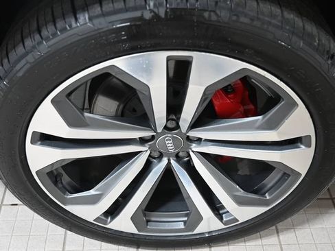 Used 2019 Audi Q8 Premium Plus w/ Premium Plus AWD/4WD image 18