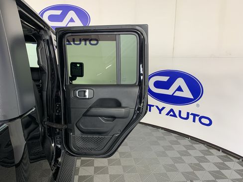 Used 2020 Jeep Gladiator Overland AWD/4WD image 29