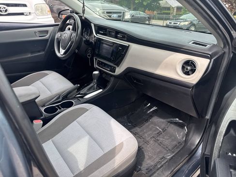 Used 2017 Toyota Corolla LE FWD image 8