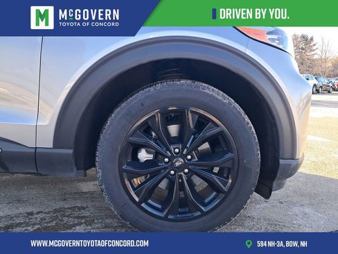 Used 2023 Ford Explorer Limited image 9