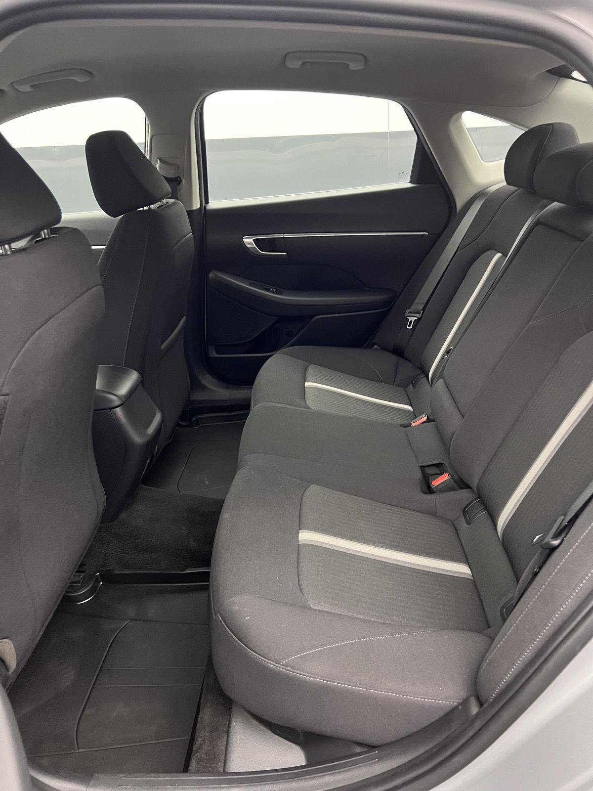Used 2023 Hyundai Sonata SEL w/ Winter Weather Package FWD image 16