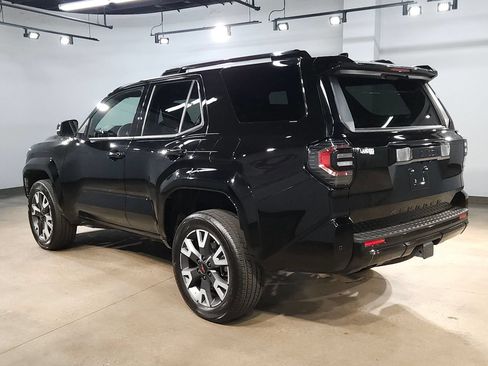 Certified 2025 Toyota 4Runner 4WD image 5