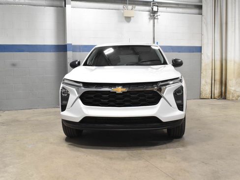Used 2026 Chevrolet Trax LS w/ Driver Confidence Package FWD image 27