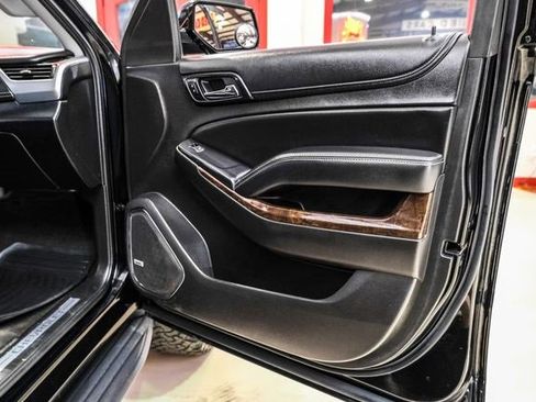 Used 2015 Chevrolet Suburban LT image 40