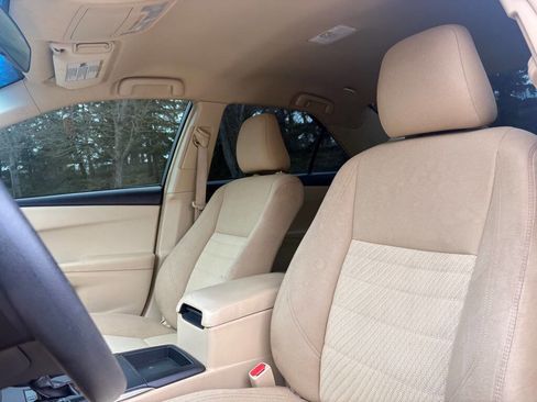 Used 2016 Toyota Camry LE image 9