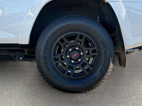 Used 2022 Toyota 4Runner SR5 Premium image 30