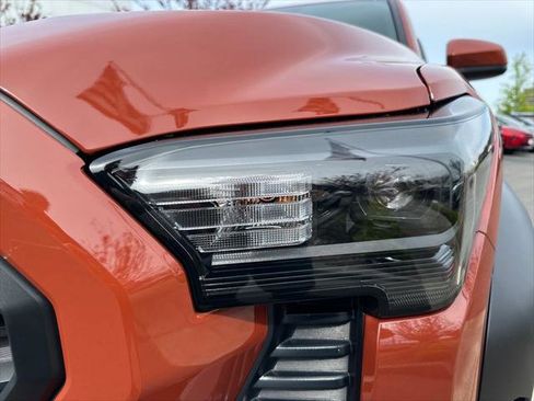 Certified 2025 Toyota Tacoma TRD Off-Road AWD/4WD image 9