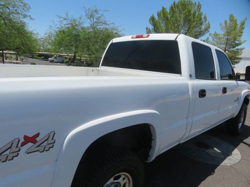 Used 2004 Chevrolet Silverado 2500 LS w/ Skid Plate Package AWD/4WD image 10