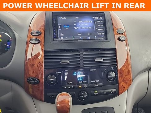 Used 2006 Toyota Sienna XLE image 29