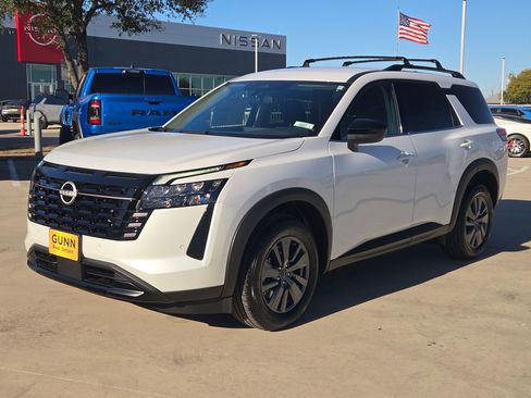 New 2026 Nissan Pathfinder SV image 7