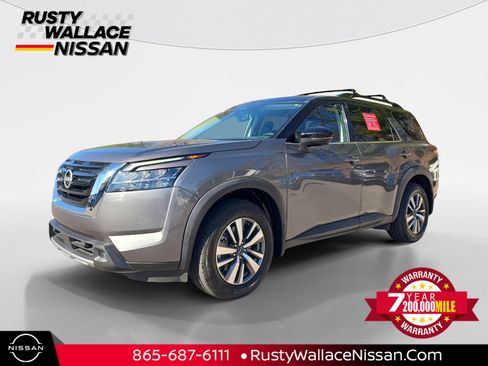 Used 2022 Nissan Pathfinder SL image 1