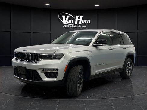 Used 2024 Jeep Grand Cherokee Limited 4xe w/ Luxury Tech Group II AWD/4WD image 3