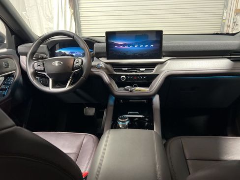Used 2025 Ford Explorer Platinum w/ LUX Leather Package image 14