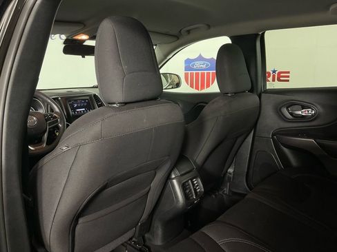 Used 2019 Jeep Cherokee Latitude w/ Popular Appearance Group image 14