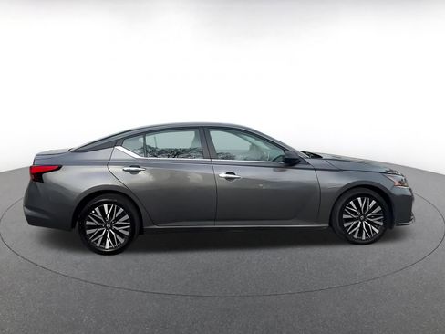 Used 2025 Nissan Altima 2.5 SV image 15