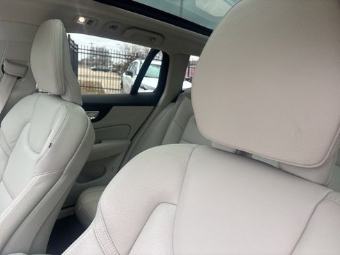 Used 2021 Volvo V60 T5 Cross Country w/ Climate Package image 9