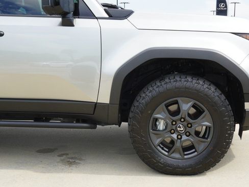 Certified 2025 Lexus GX 550 AWD/4WD image 9