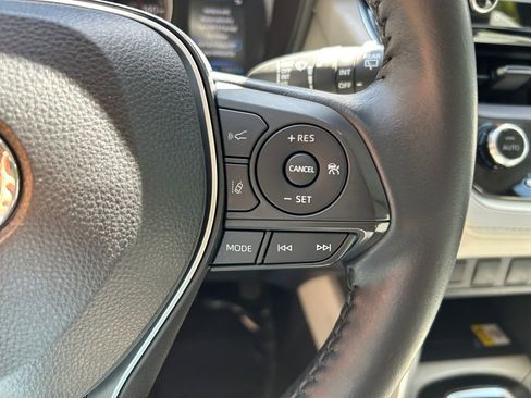Used 2022 Toyota Corolla Cross LE AWD/4WD image 17