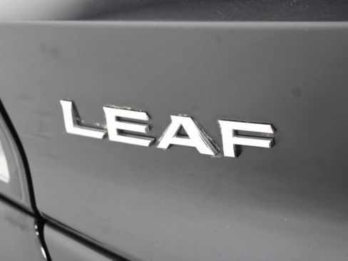 Used 2019 Nissan Leaf SV w/ SV Technology Package FWD image 7