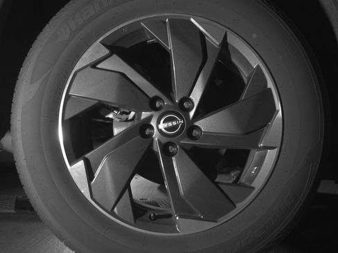 Used 2025 Nissan Rogue SV image 15