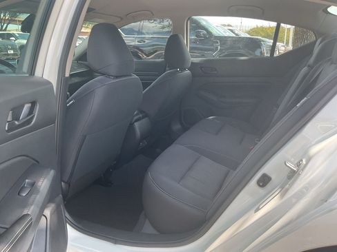Used 2025 Nissan Altima 2.5 SV FWD image 11