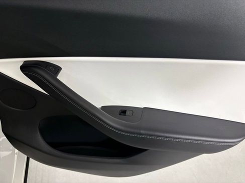 Used 2022 Tesla Model Y Long Range AWD/4WD image 13
