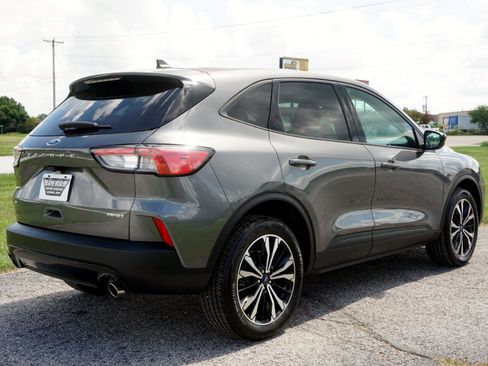 Used 2021 Ford Escape SE w/ SE Sport Appearance Package image 21