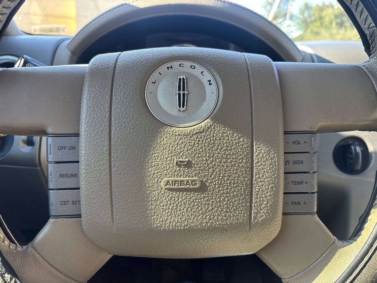 Used 2006 Lincoln Mark LT 4x4 image 24