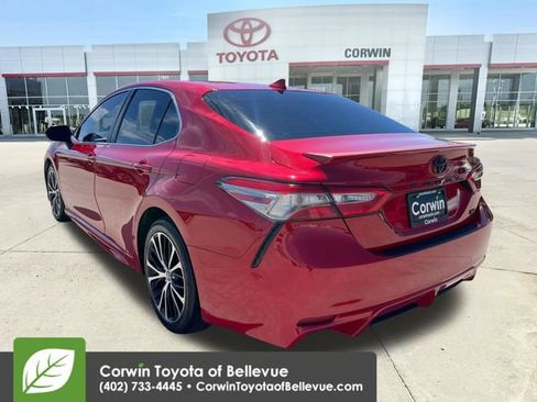 Used 2019 Toyota Camry SE w/ Convenience Package FWD image 3